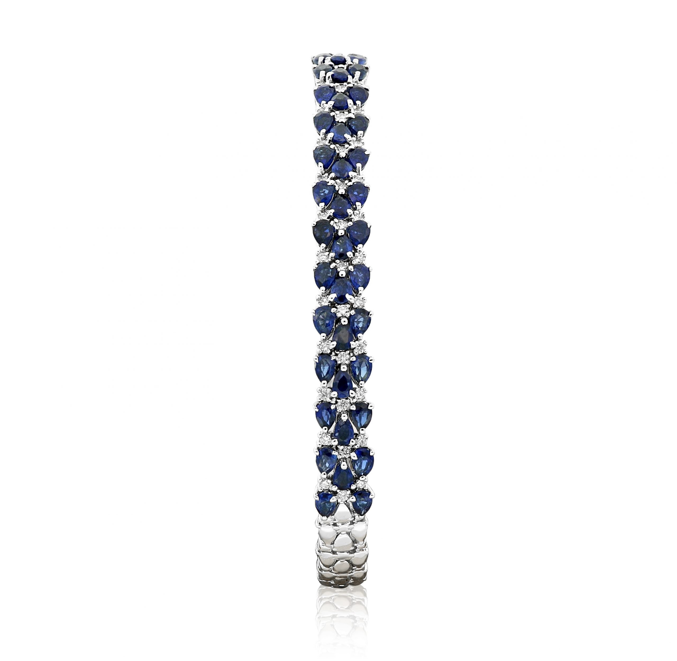 Amwaj White Gold Bangle with Diamond