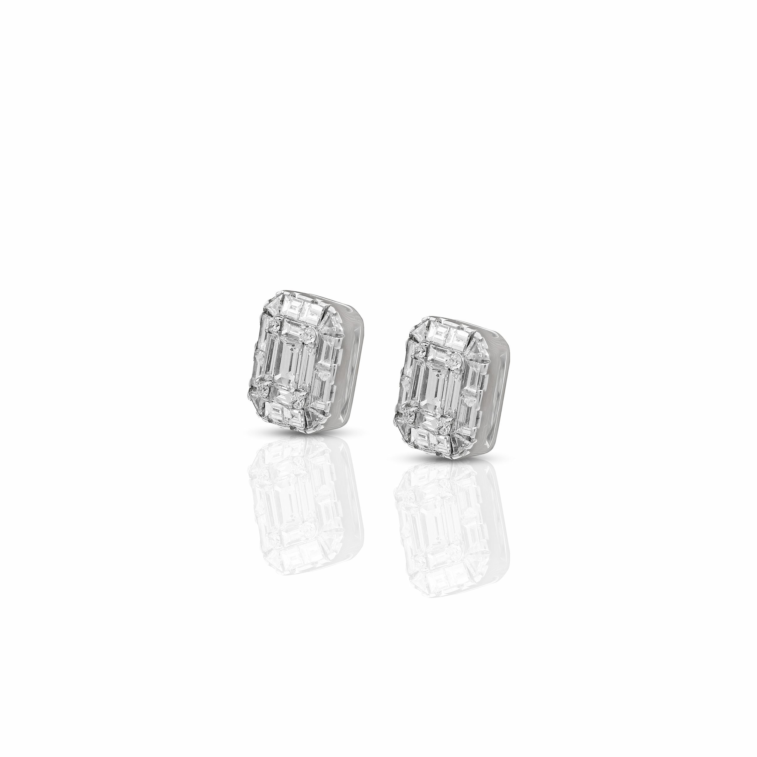 Amwaj 18 Karat White Gold Stud Earrings with Diamonds